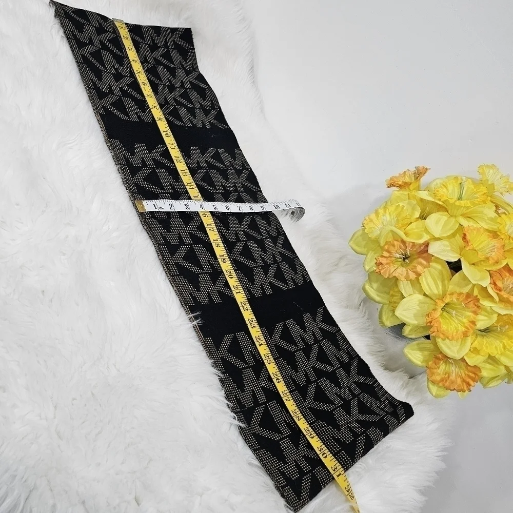 Michael kors women scarf  brown/black.